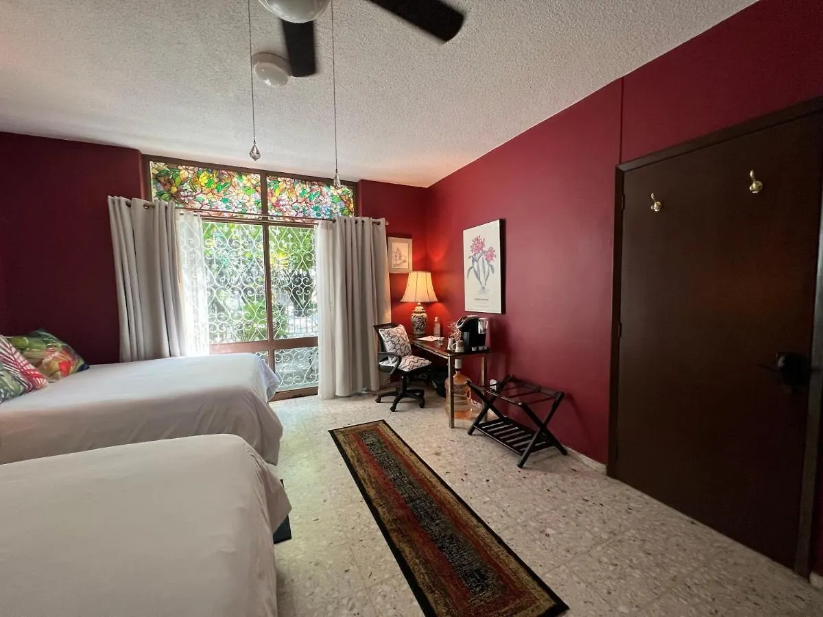 Dickinson Guest House, Guadalajara Expo