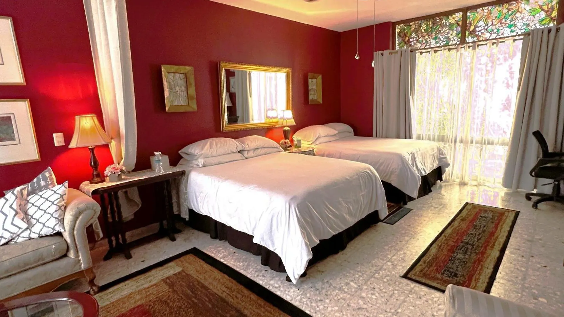 Dickinson Guest House, Guadalajara Expo