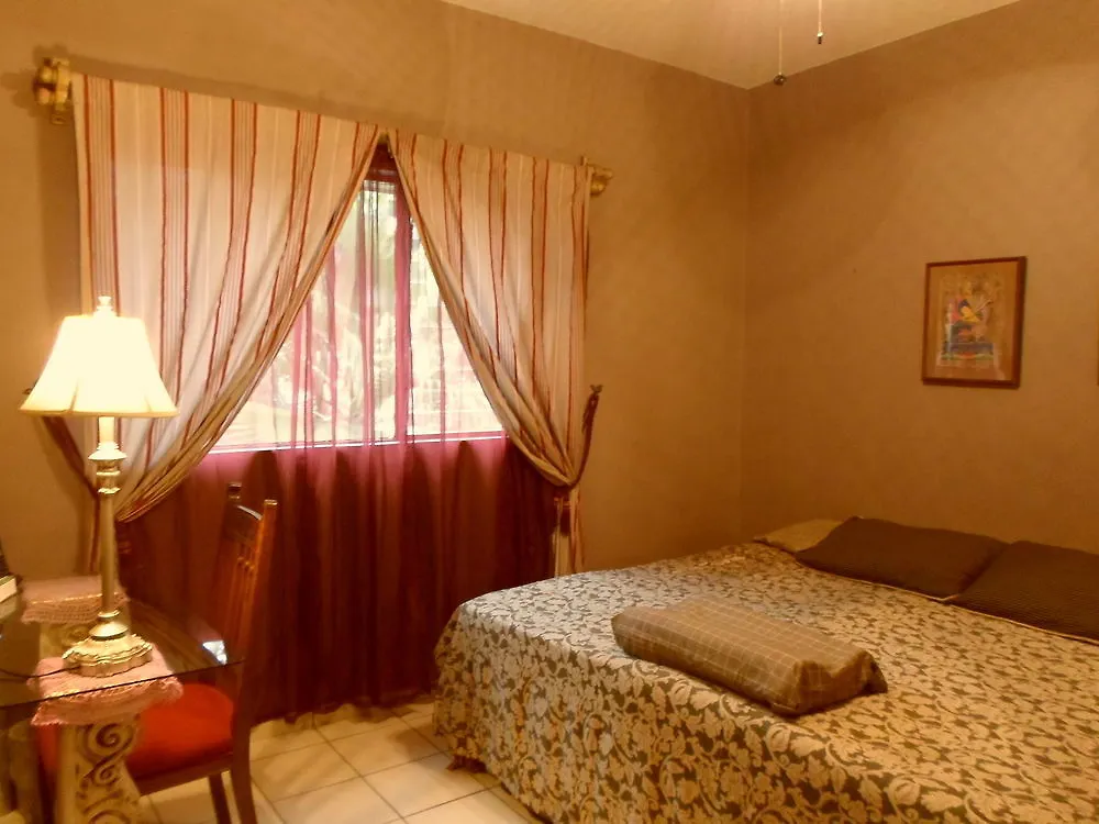 Dickinson Guest House, Guadalajara Expo
