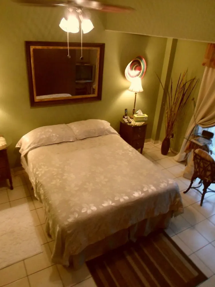 Dickinson Guest House, Guadalajara Expo
