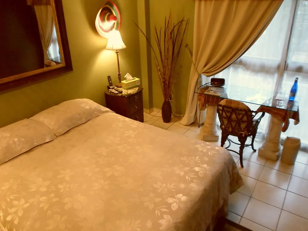 Dickinson Guest House, Guadalajara Expo